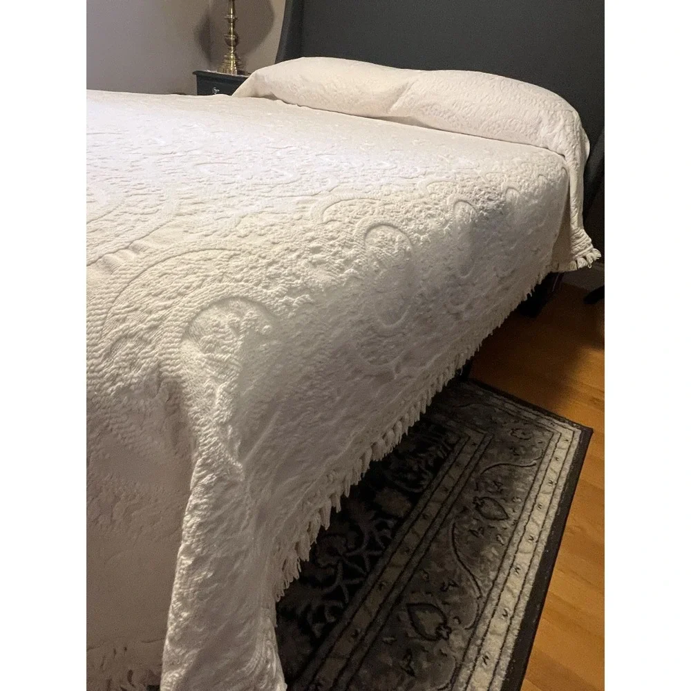 Vintage Cannon‎ Matelasse Bedspread White Medallions Floral Fringe Full